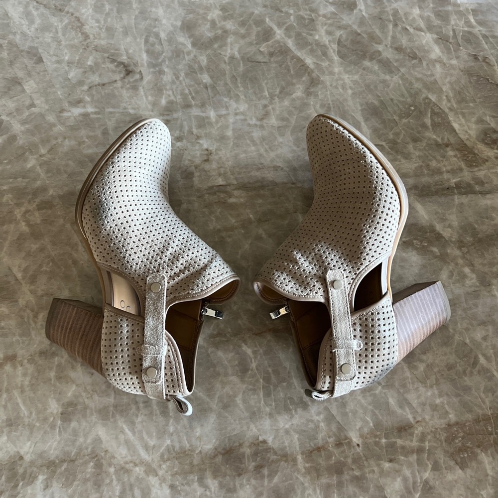 Franco Sarto Dale 2  Women’s  Tan Suede Perforated Ankle Booties Size 9